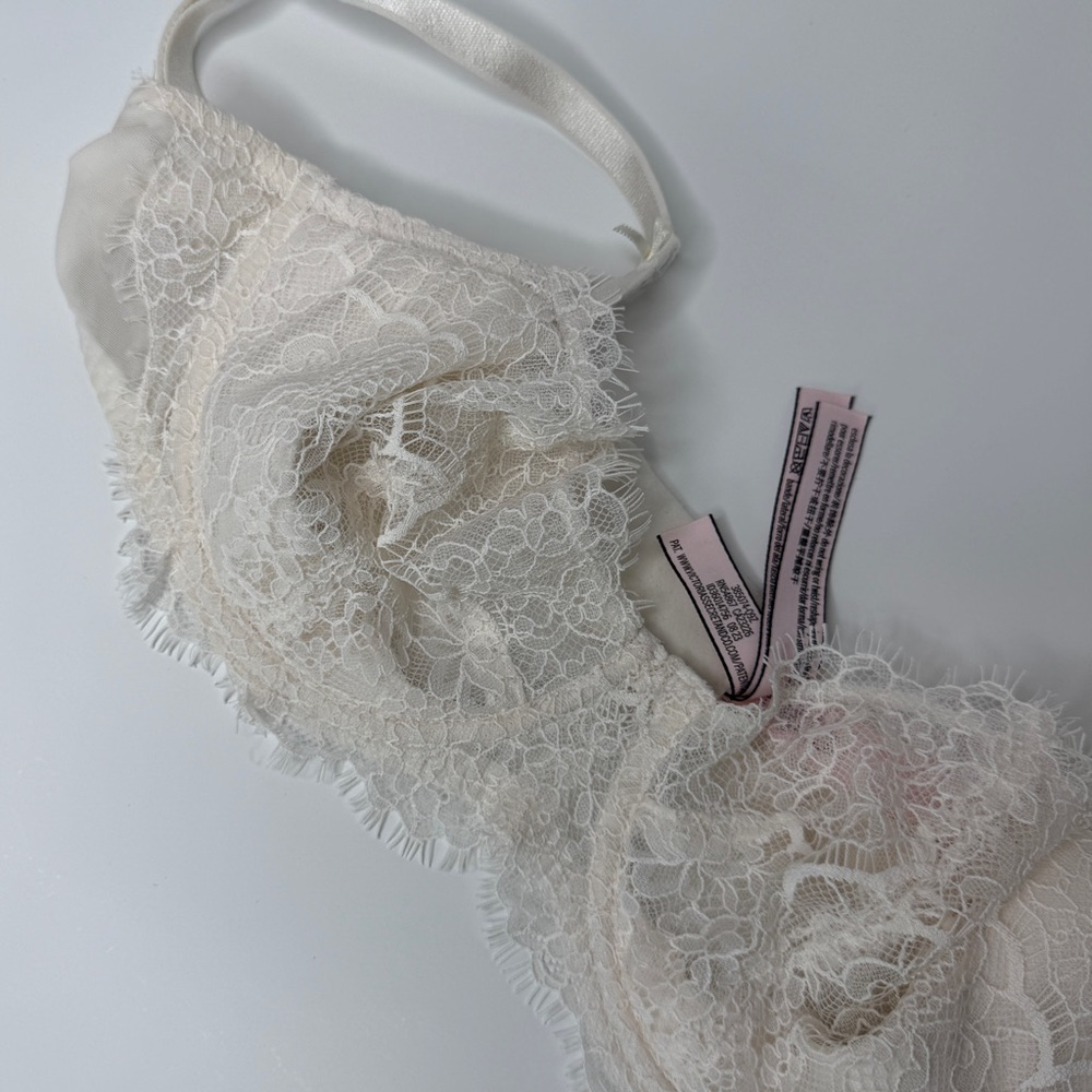 Beautiful Victoria’s Secret Lace Cream Half Bra - Picture 6 of 6
